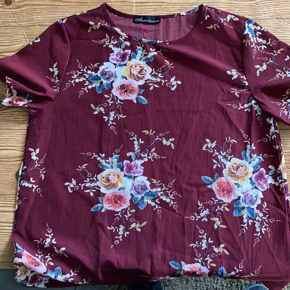 Beautiful Floral Print Top - Picture 2 of 5